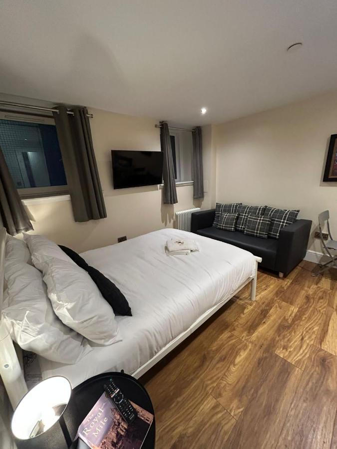 Modern Double Room With Sofa Edimburgo Esterno foto